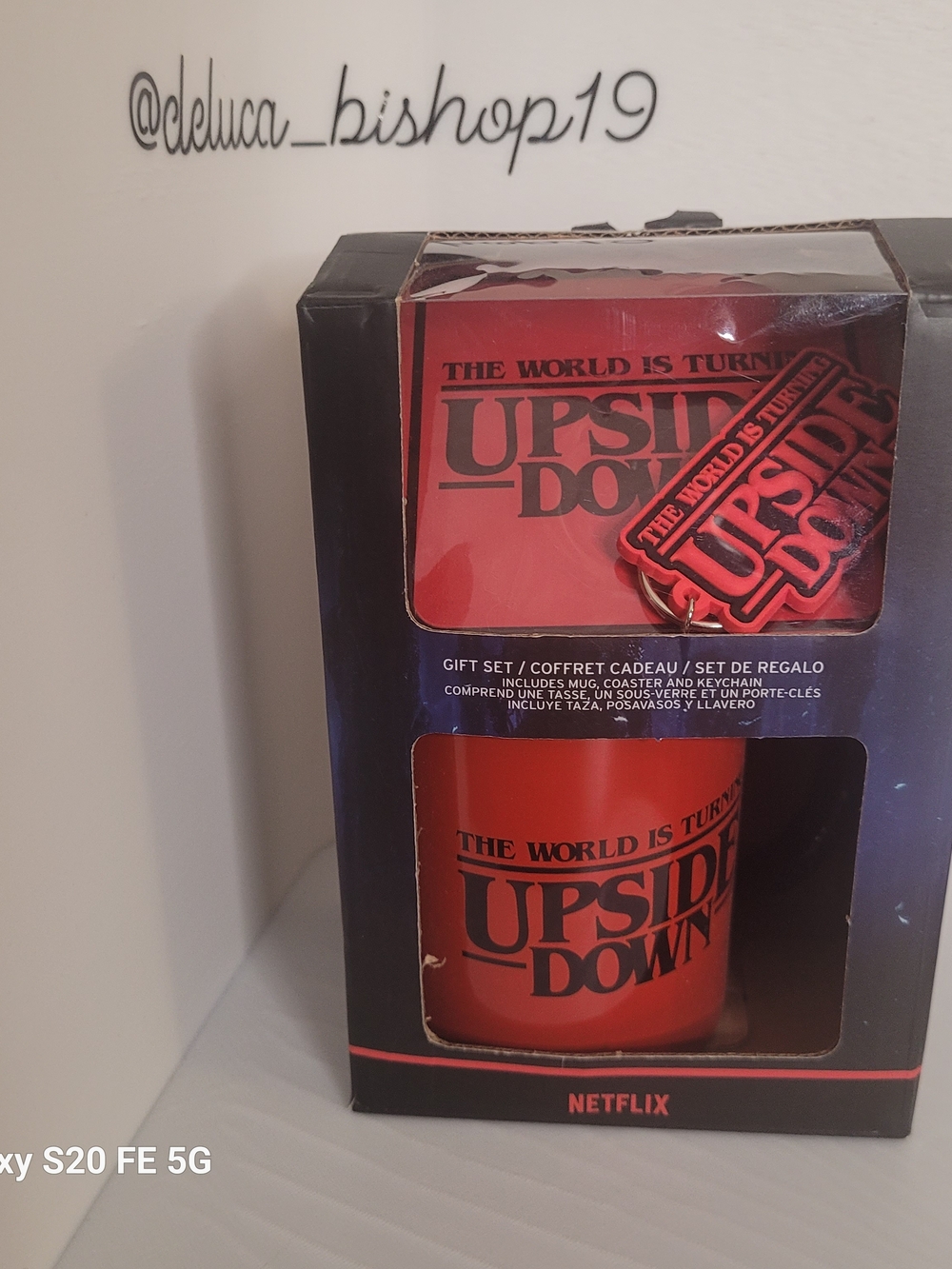 Netflix Stranger Things Upside Down Red Gift Set - Mug, Coaster & Keychain